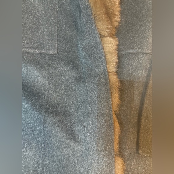 Elegant winter wool Coat with Fur Trim - Picture 4 of 5